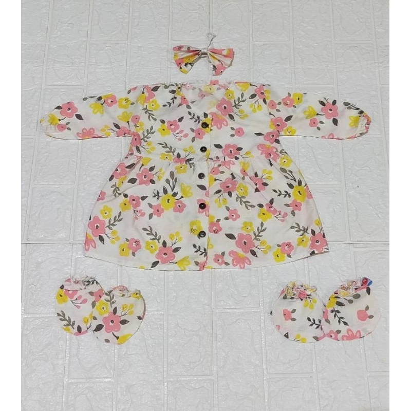 Dress Aqiqah Umur 0-6 bulan Bahan Katun Premium dilengkapi kaos tangan kaki bayi bandan Baby Newborn