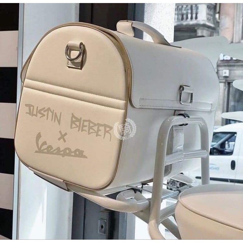 Tas Vespa Justin Bieber Original