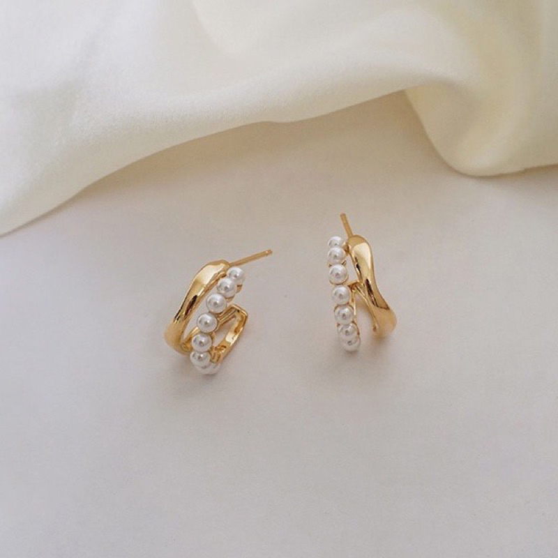 Pearly gold earrings / anting