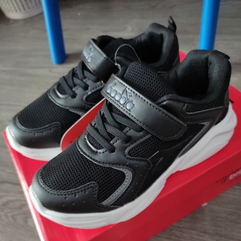 Sepatu Diadora Escala JR