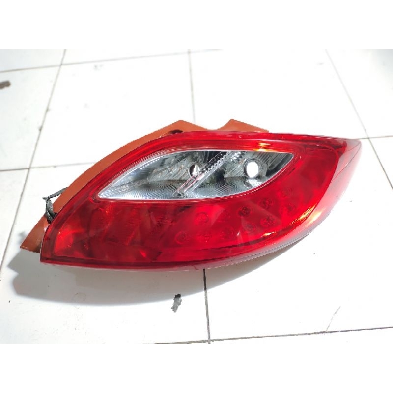 stoplamp lampu belakang Mazda 2