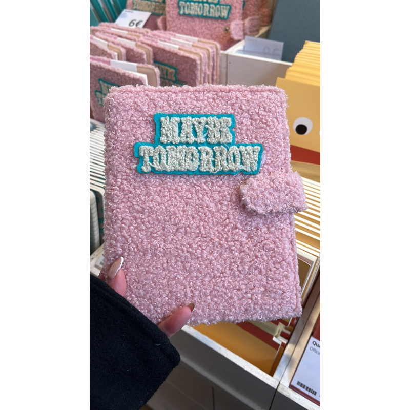 

Notebook pink bulu “Maybe Tomorrow”
