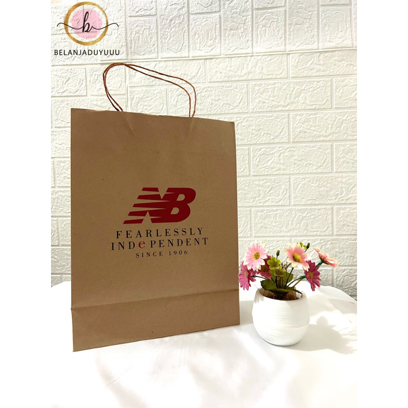 Paper Bag New Balance Pembungkus Kado