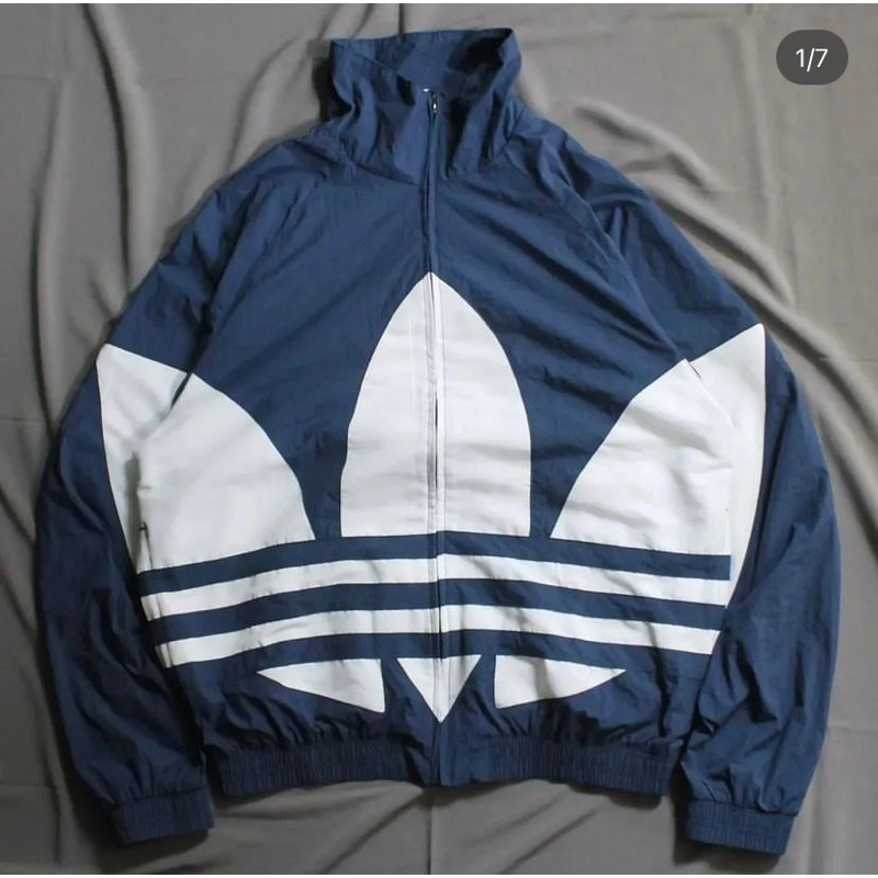 Adidas trefoil big Logo