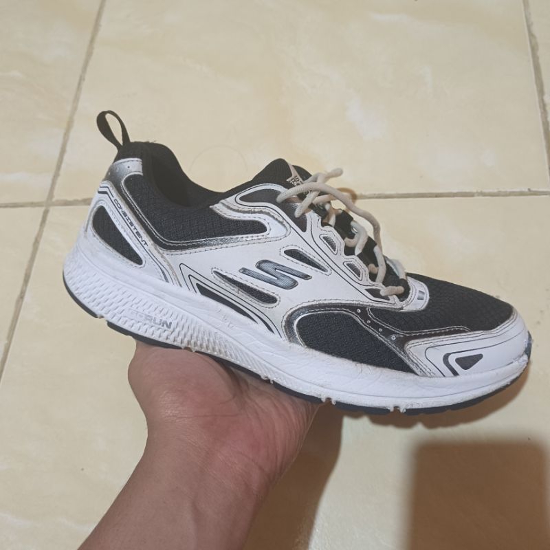 Sepatu Second Skechers Gorun Consistent
