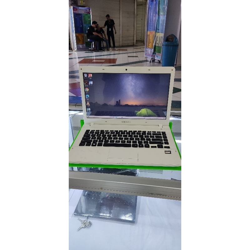 SAMSUNG NP 275 (LAPTOP SECOND)