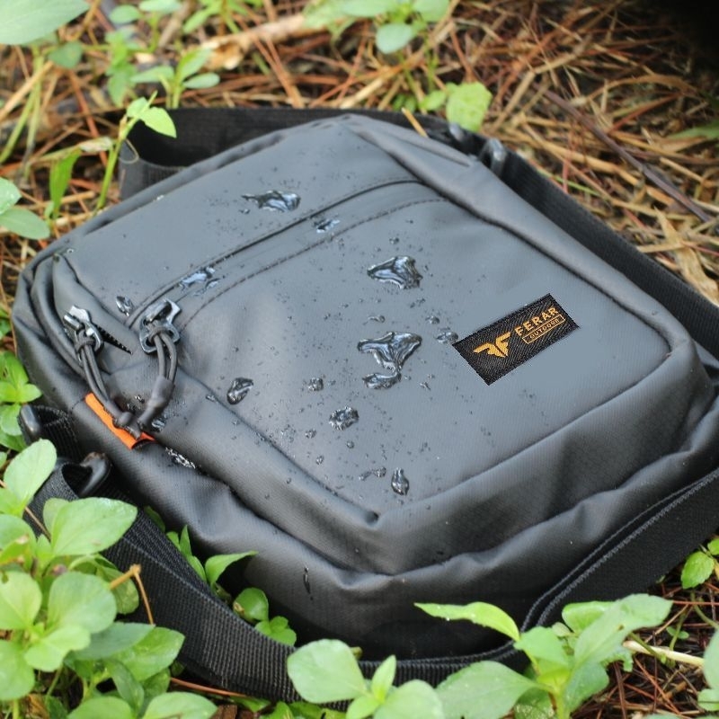 Tas selempang/Tas slingbag pria wanita waterproof Ferar Matrix