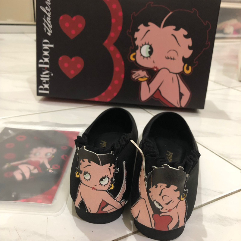 Ittaherl Sassy Maxi Pointy Betty Bob size 38