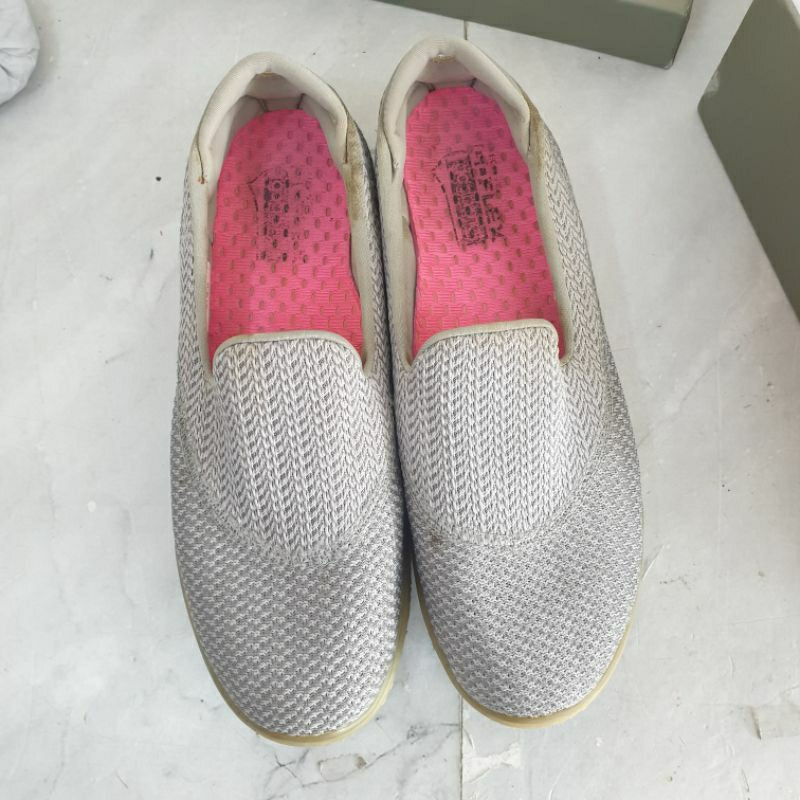 Sepatu kets sneakers wanita skechers ori counter preloved