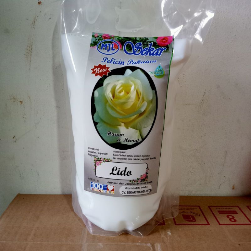 Pelicin pewangi pakaian laundry kemasan pouch 1 liter Putih