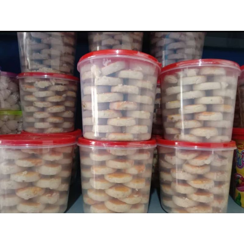 

Kue Kacang Kering 1 kg Kucang Manis Gurih Cookies Camilan Murah