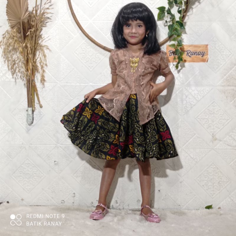 one set kebaya encim lengan balon anak1-7 th (batik warna random)