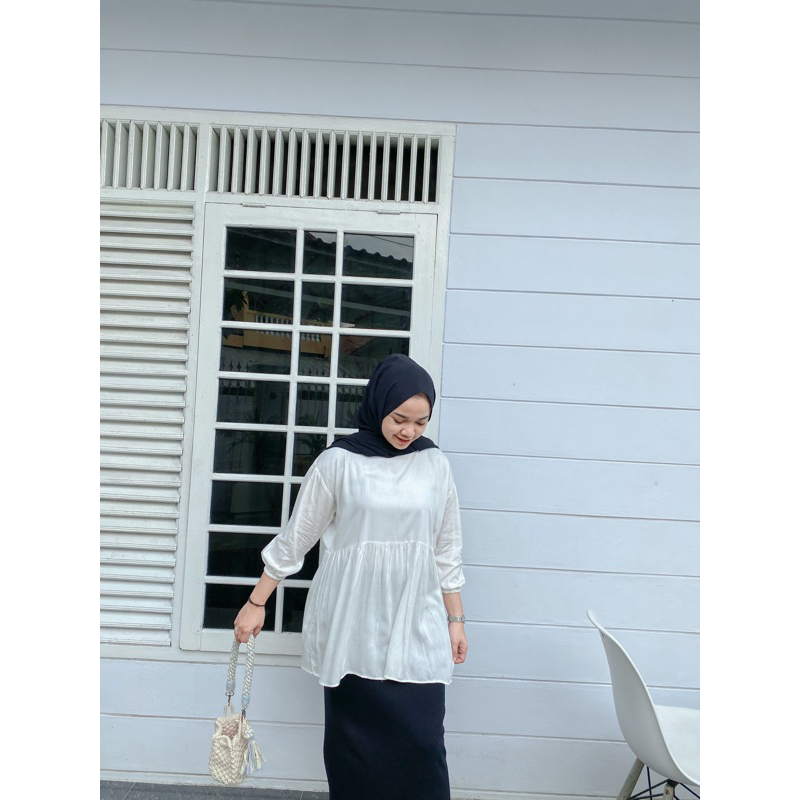 verly tunic // Tunik Wanita Sephia Fenie Ruffle Tunic // baju tunic hitam putih