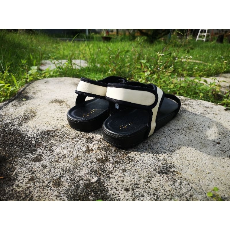 Yuki_Mode Sandal Flip Flop/ Flat/ Sendal Unisex Ad1