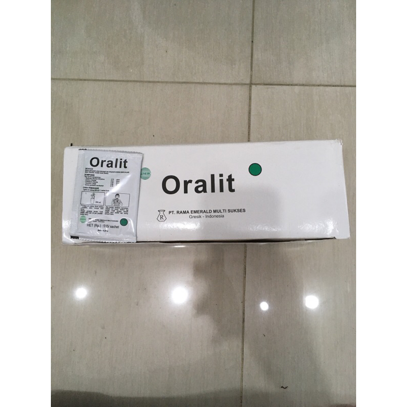 oralit 1 box isi 100 sachet
