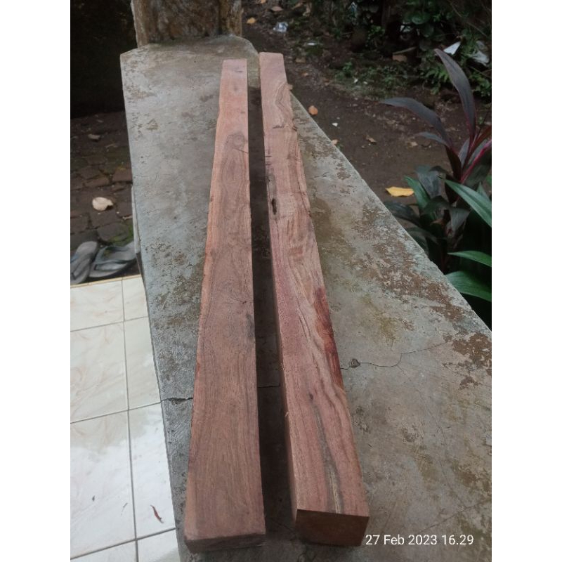 BAHAN TONGKAT KOMANDO KAYU STIGI PURBA