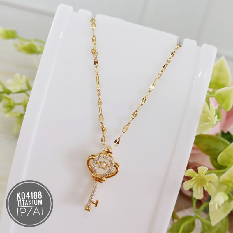 Kalung Titanium Dancing Stone kunci gold K04188