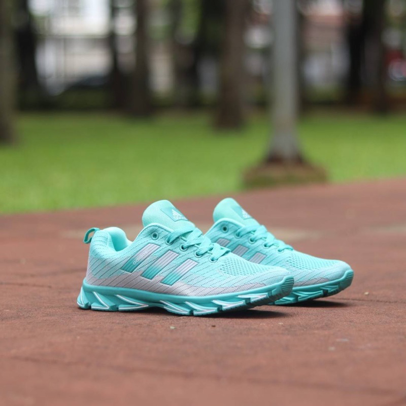 SEPATU OLAHRAGA NK SPRINGBLADE WANITA