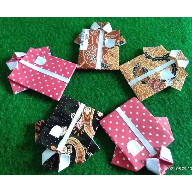 

amplop Lebaran Baju isi 10amplop.