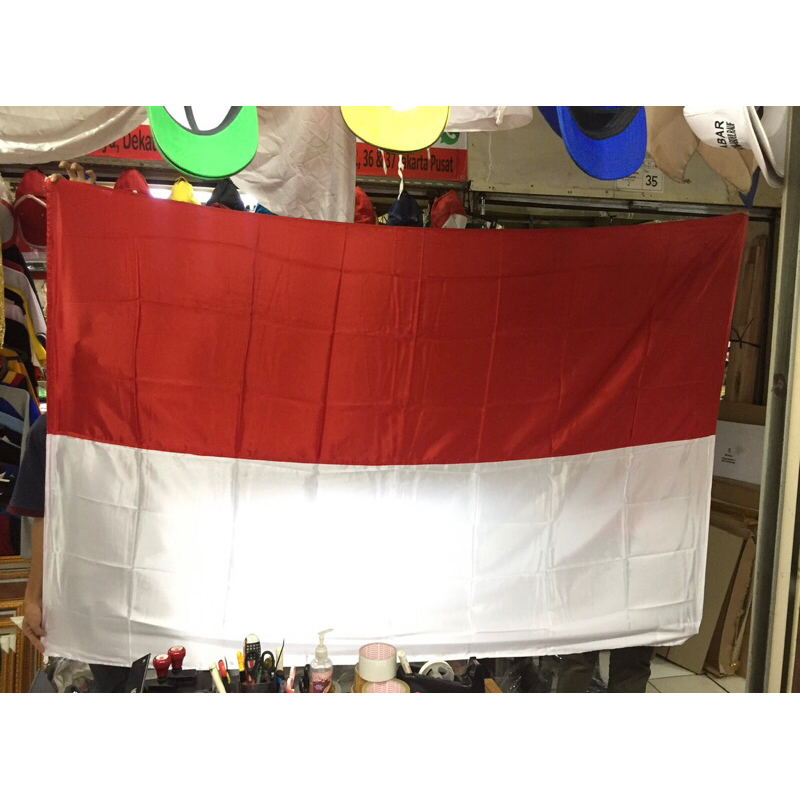 Bendera merah putih 100x150 cm satin pakai pengait besi