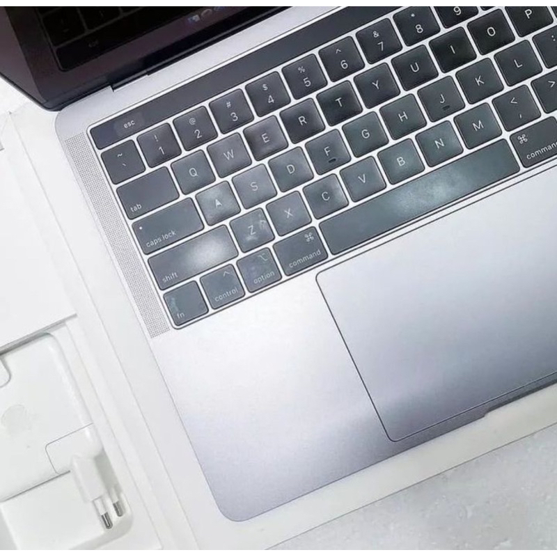 (FREE CASE) TERMURAH MACBOOK PRO RETINA 2018 TOUCHBAR 13 INCH 8/128GB/256GB SECOND BERKUALITAS ORI 100% HARGA EKONOMIS