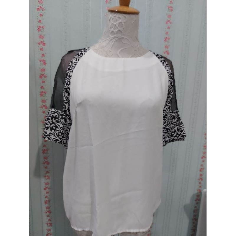 Preloved blouse / baju wanita / blouse putih / blouse motif / baju atasan wanita / baju putih / baju