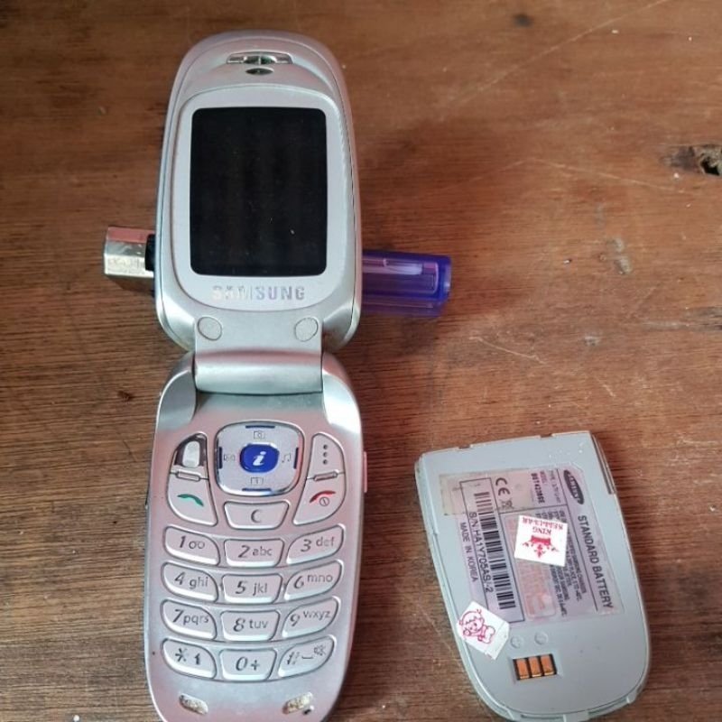 HP Jadoel/Jadul Samsung Flip SGH-X640 ( Kondisi Tidak Jelas