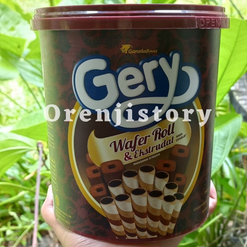 

Gery wafer roll & exrudat 380 gr toples kue lebaran