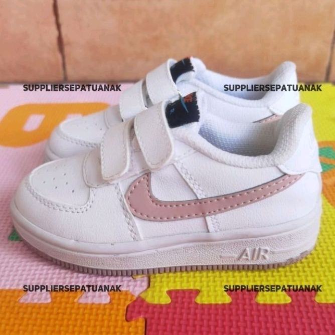 sepatu sneakers anak kids nike air force one velcro perekat putih pink cewek perempuan 31-35