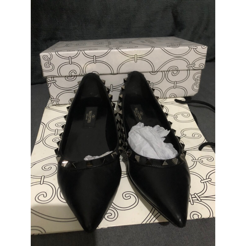 Preloved Valentino flat shoes KW