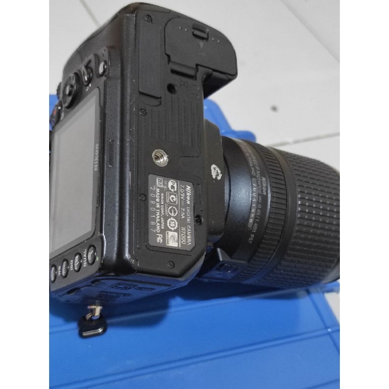 NIKON D7000 + Lensa kit 18-140