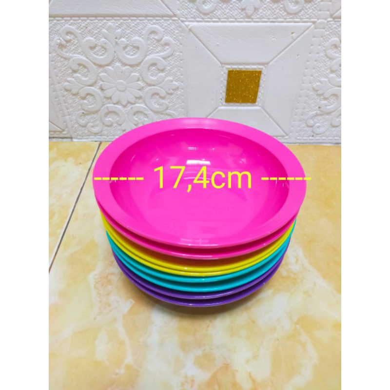 small crescendo plate tupperware