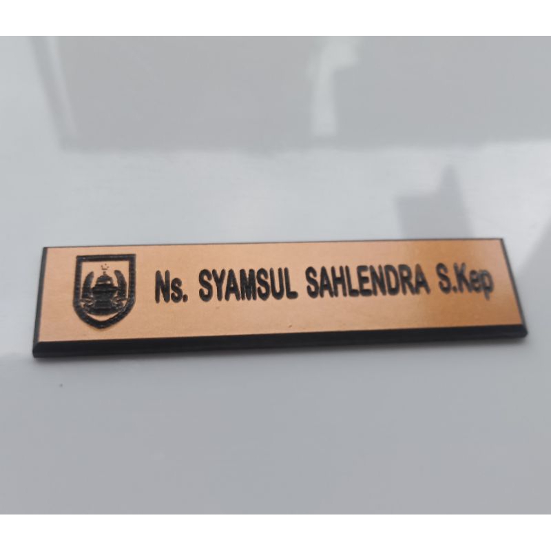 

Name Tag Gravir Ukir Emas - Bahan Tahan Gores