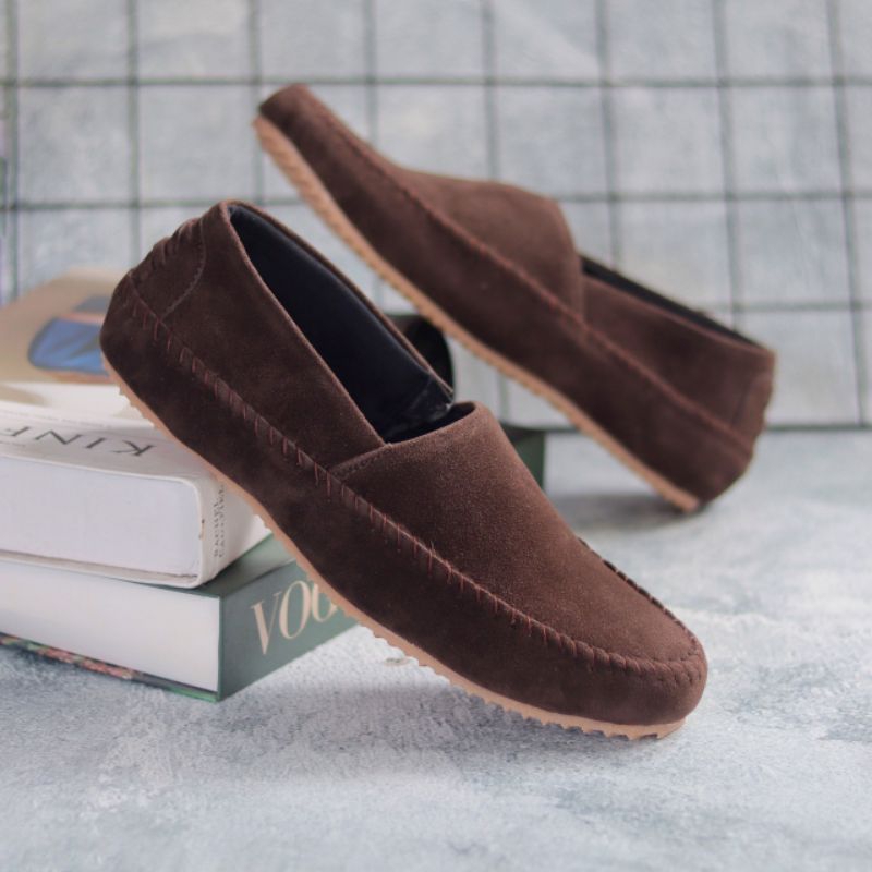 Sepatu Slip On Pria Casual Kulit Suede Sintetis Santai Kerja Kuliah Kantor