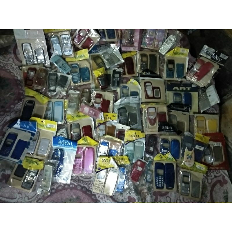 casing hp lama/Nokia 3310/3315/ koleksi hp lama/collector