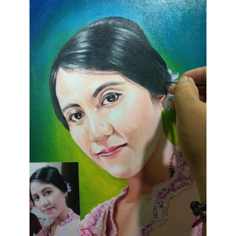 Souvenir hadiah lukisan wajah realis