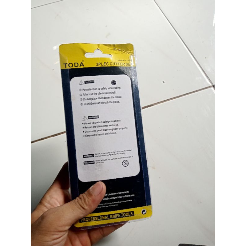 

CUTTER KNIFE ALAT PEMOTONG