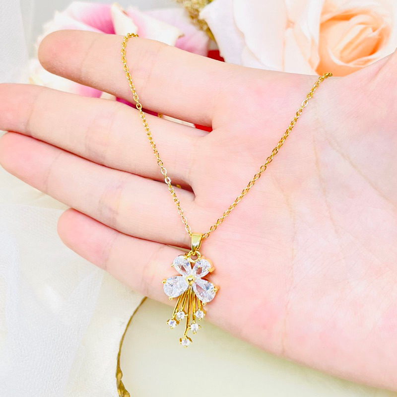 Kalung titanium bunga unik gold wanita