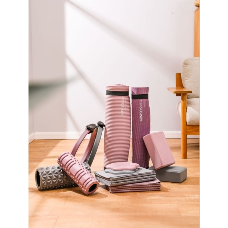 MINISO OFFICIAL YOGA FOAM ROLLER. Size D10x30cm. Perlengkpan yoga by miniso surabaya