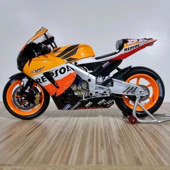 Minichamps Honda Repsol MotoGP Nicky Hayden World Champion 2006. (Rare)