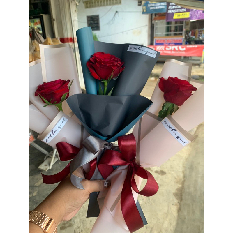 

fresh single rose
