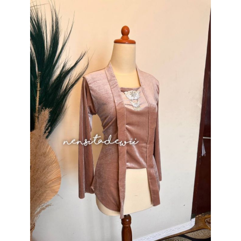 Kebaya Bludru Kutubaru - Warna Mocca