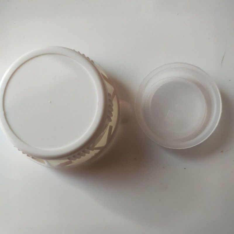 tutup jerigen 5 Liter non segel { putih/merah) ( besar )