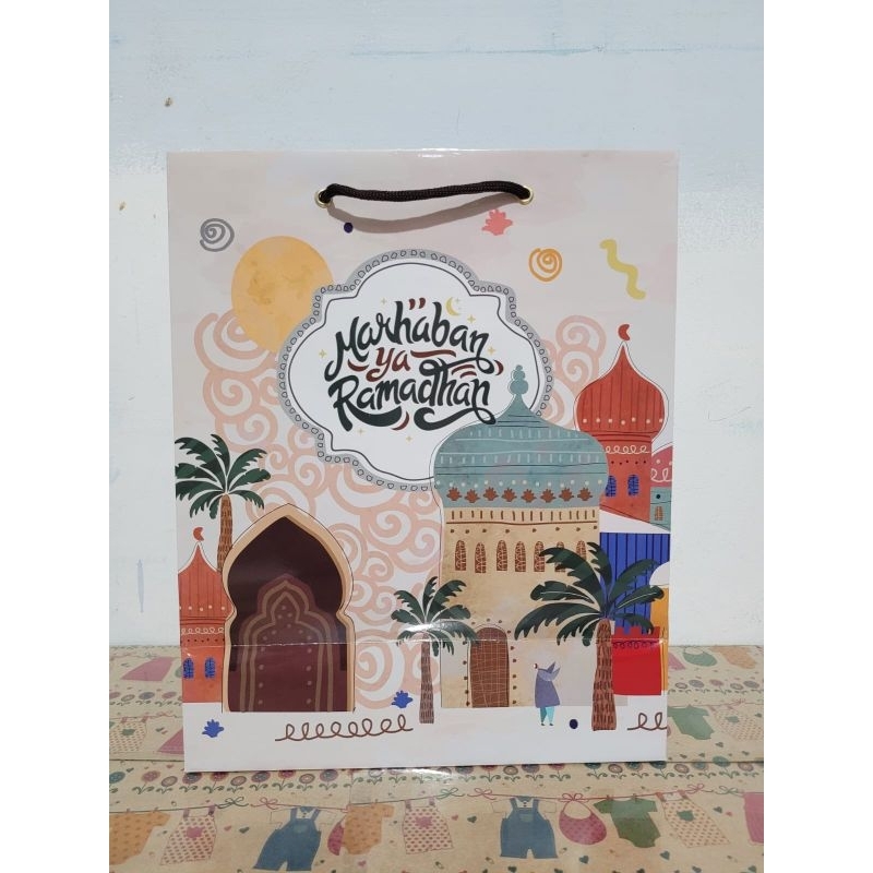 

Paper Bag Lebaran Tas Kertas Idul Fitri Merk Kiky Paper Bag Tebal 33x26CM
