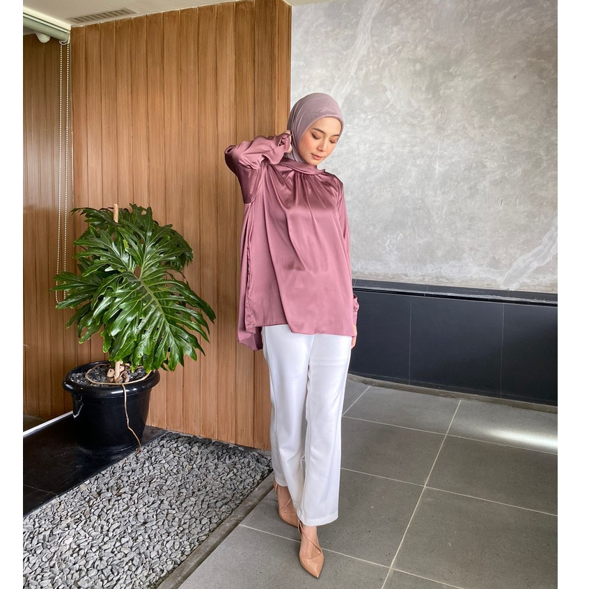 Radwah - Ishana Top - Atasan Wanita