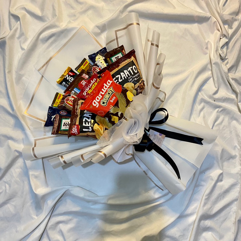 

BUCKET SNACK/hadiah wisuda/ulang tahun/sidang/snack/ Buket cowok cowo / buket velentine termurah