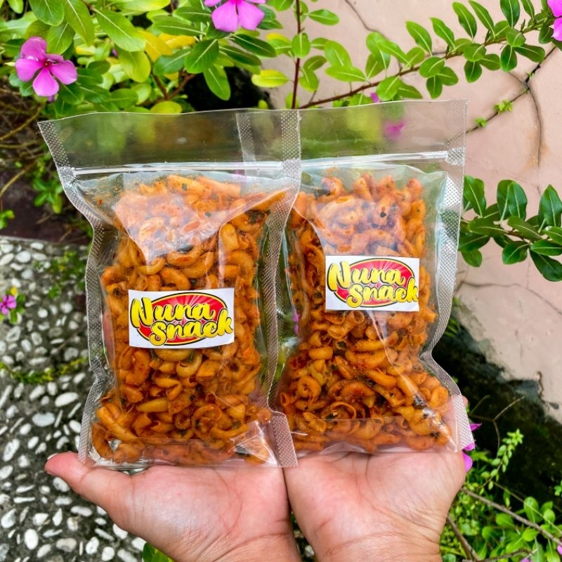 

MAKARONI BANTET PEDAS DAUN JERUK kemasan pouch 100 gram // Cemilan Pedas Enak // Nuna Snack // Makaroni Pedas // Jajan Viral // Makaroni Bantet Pedas Daun Jeruk // Makaroni Nuna // Makaroni // Makaroni Bantet Murah // Nuna Snack