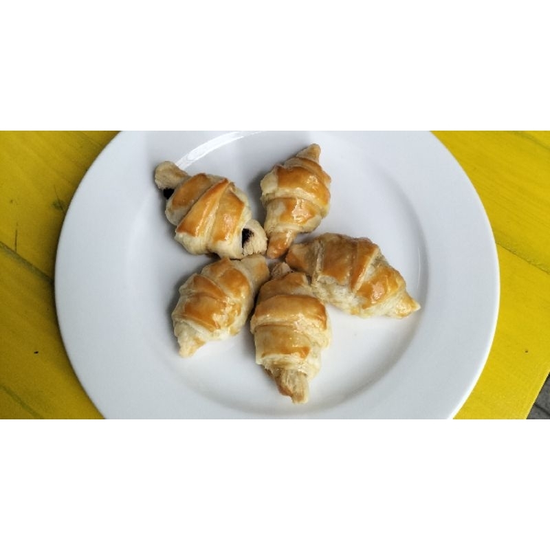 

Croissant coklat mini ( 1 PACK / 10 PCS ) molto roti kue pastry import mesir