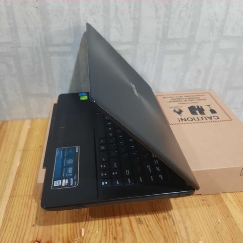 Laptop Asus A450LD Cor i5 -4210U Ram 8Gb/Ram 4Gb/HDD 500Gb Doblevga Nvdia Geforce 820M 2Gb Layar 14 inch Windows 10 Full Aplikasi siap pakai Mulus