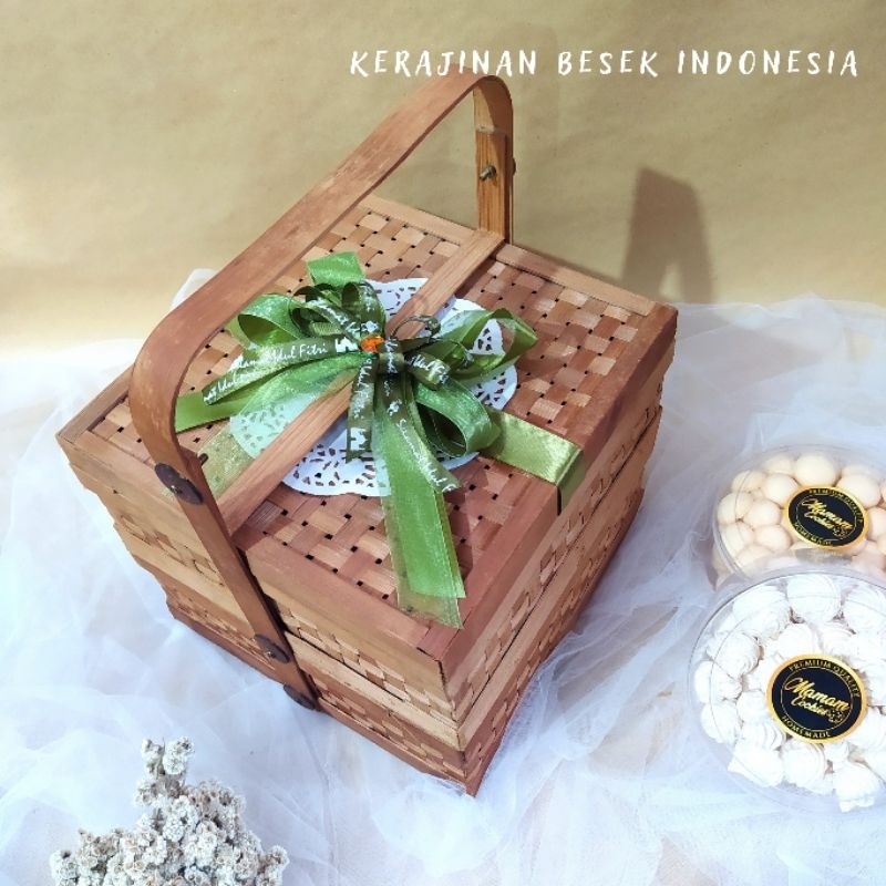 

Spesial lebaran rantang kotak dua susun Hampers lebaran Parsel lebaran kue kering nastar murah
